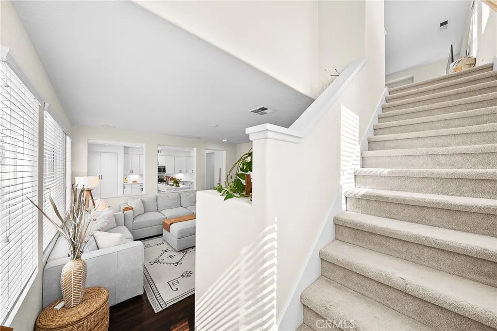 29027 Raintree, Saugus, California 91390 home-pic-21